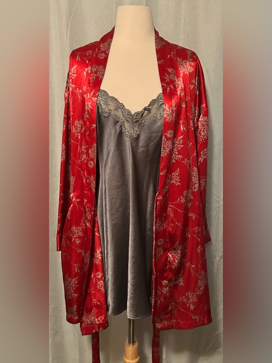 Victoria's Secret Other - Y2K Victoria's Secret Red Floral Satin Robe with Charcoal Slip